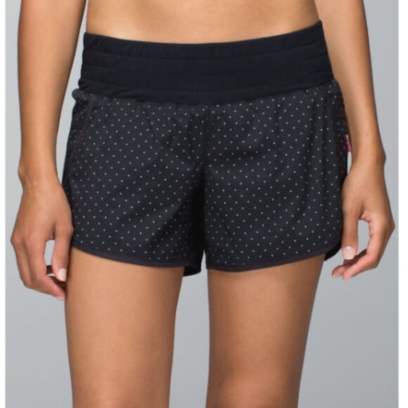 EC Lululemon Tracker Short II *2-way Stretch - Black - Dotted - Size 8 - Picture 1 of 6